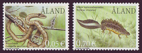 Aland set of 2 stamps showing snakes and newts (reptiles).